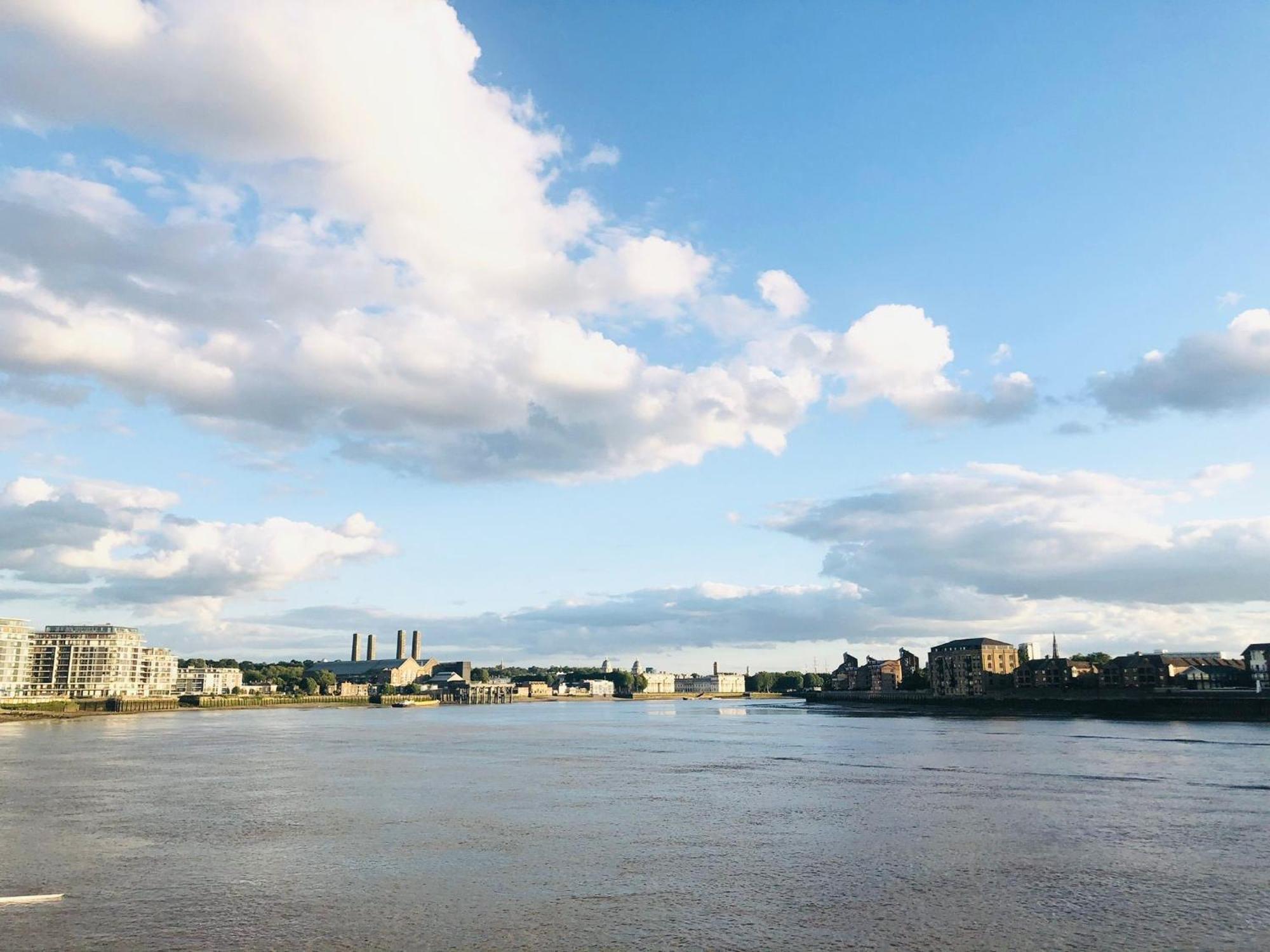 Greenwich Apartment With A River View & Balcony Near The 02 Arena & North Greenwich With Free Wifi & Fast Links Into Central London Bagian luar foto