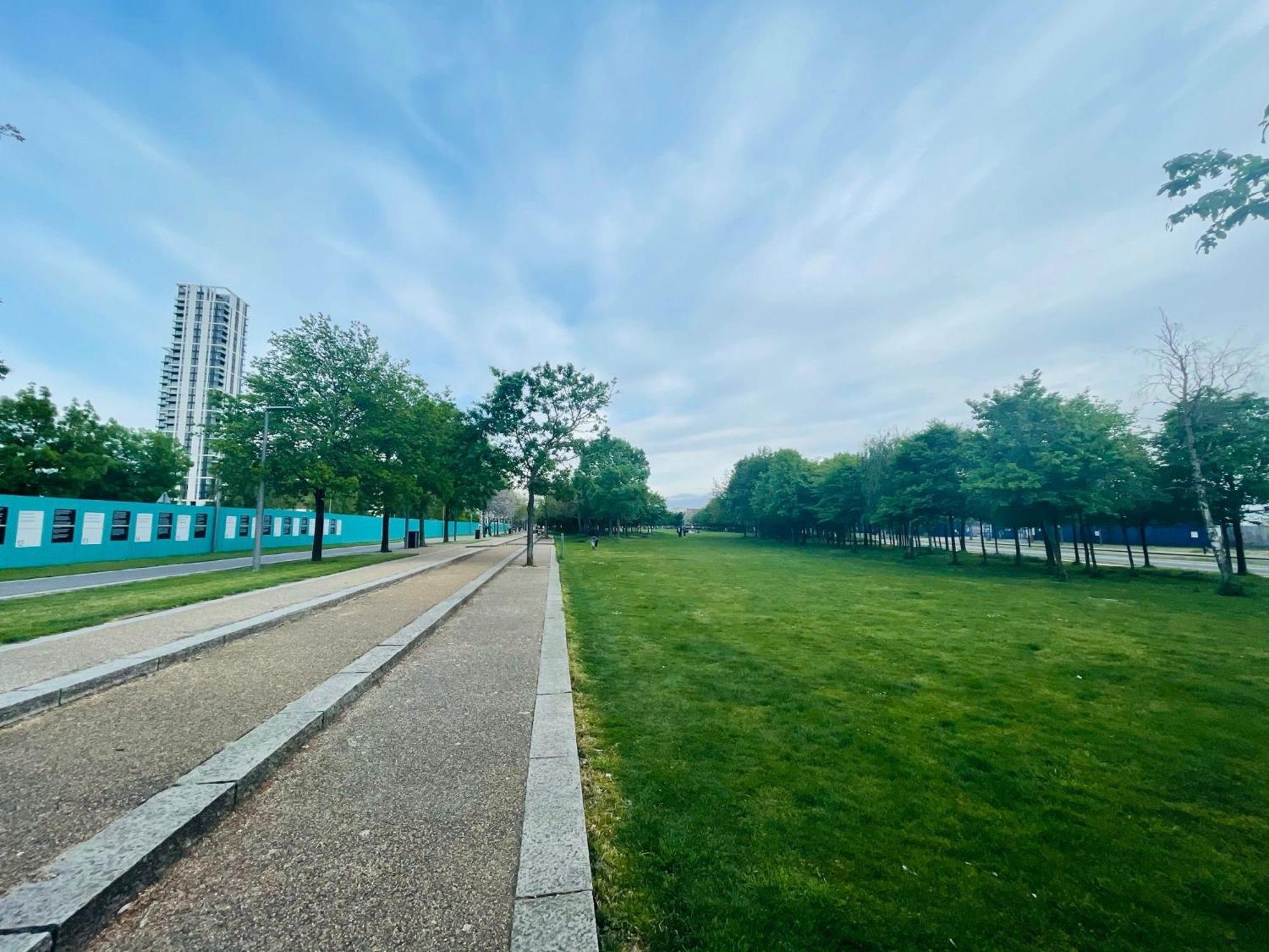 Greenwich Apartment With A River View & Balcony Near The 02 Arena & North Greenwich With Free Wifi & Fast Links Into Central London Bagian luar foto
