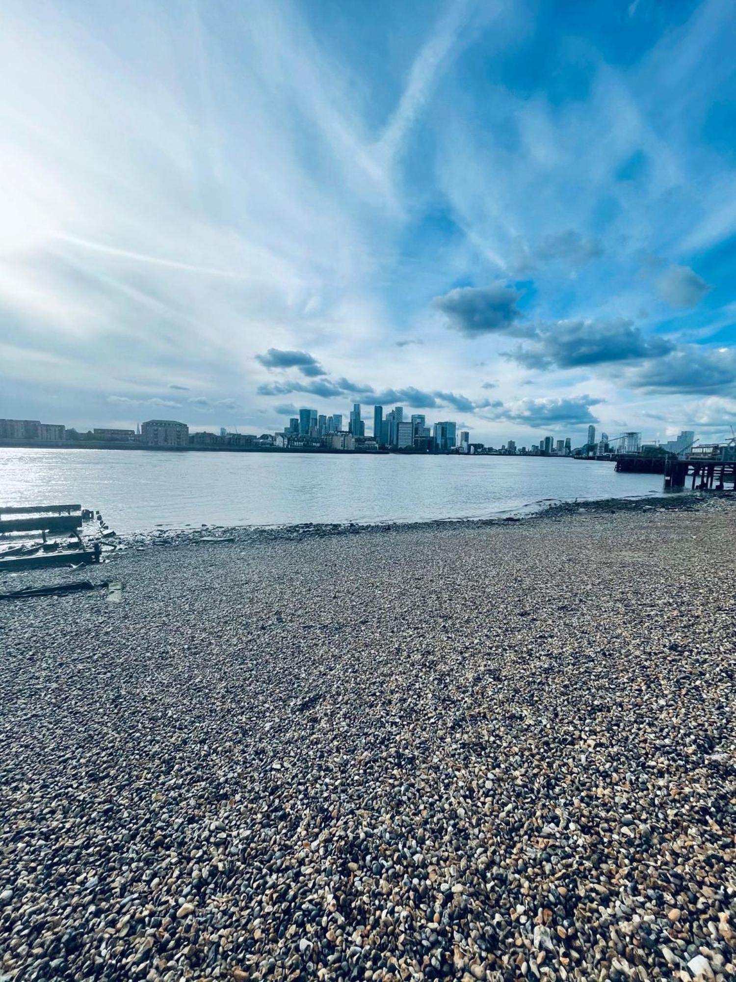 Greenwich Apartment With A River View & Balcony Near The 02 Arena & North Greenwich With Free Wifi & Fast Links Into Central London Bagian luar foto