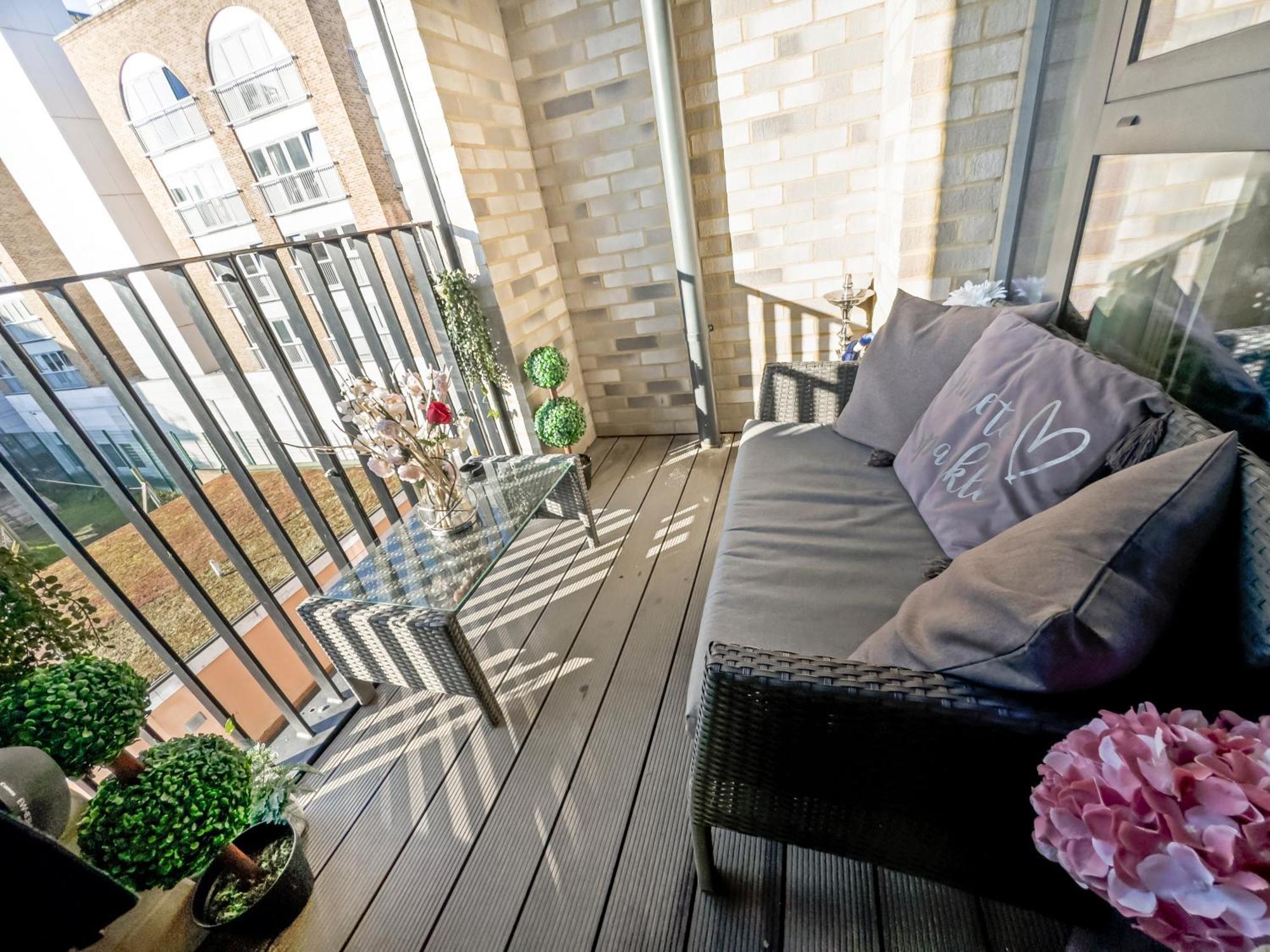 Greenwich Apartment With A River View & Balcony Near The 02 Arena & North Greenwich With Free Wifi & Fast Links Into Central London Bagian luar foto