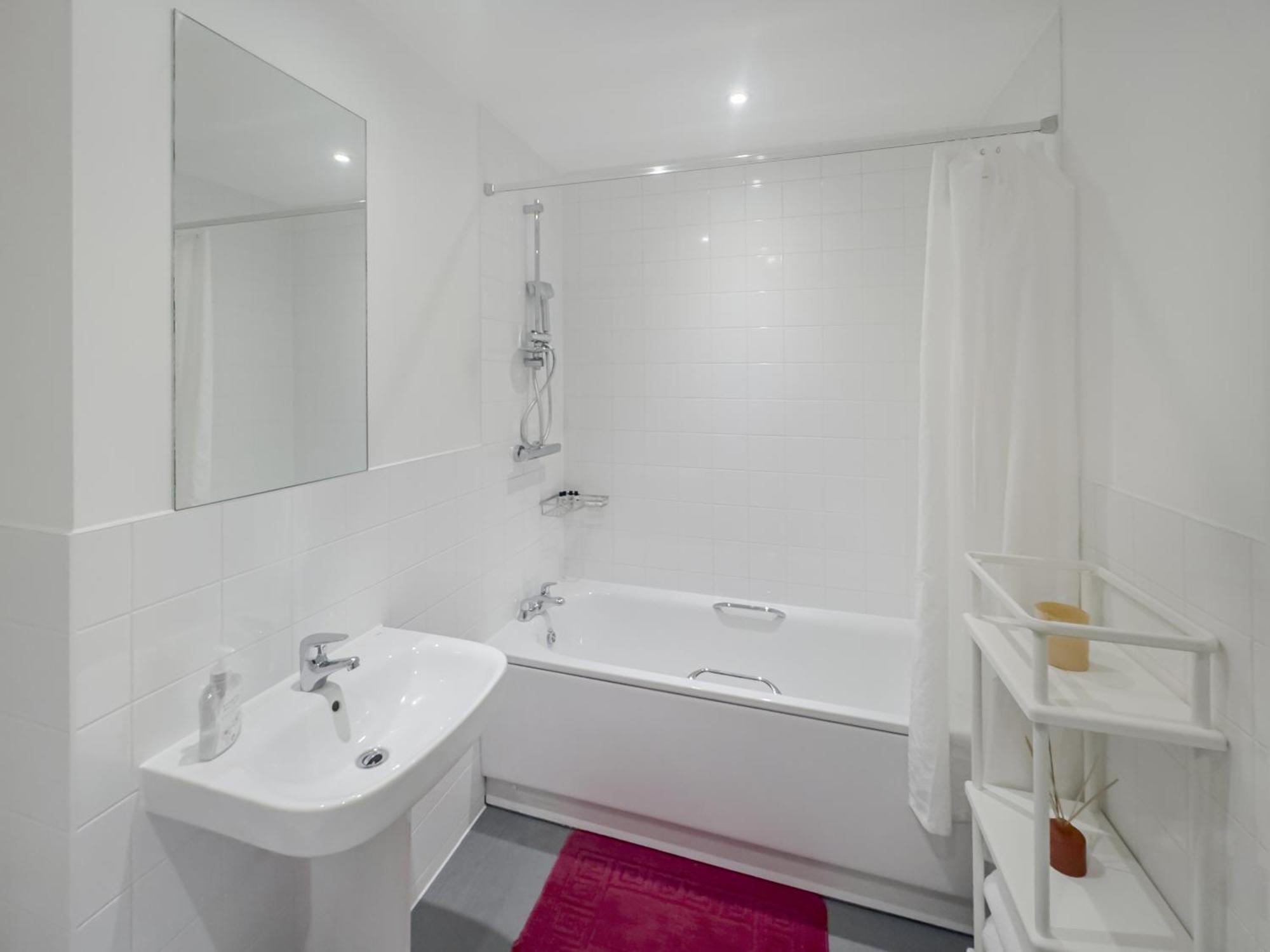 Greenwich Apartment With A River View & Balcony Near The 02 Arena & North Greenwich With Free Wifi & Fast Links Into Central London Bagian luar foto