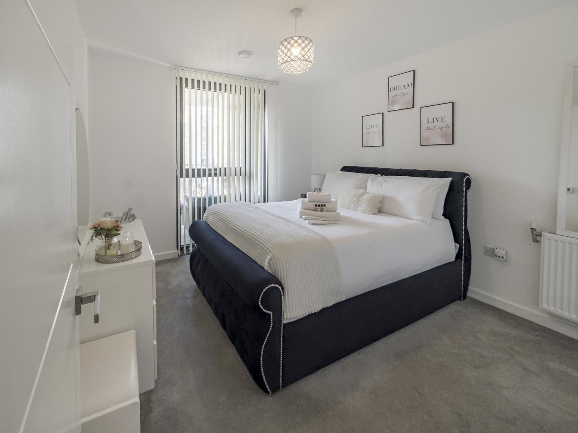 Greenwich Apartment With A River View & Balcony Near The 02 Arena & North Greenwich With Free Wifi & Fast Links Into Central London Bagian luar foto