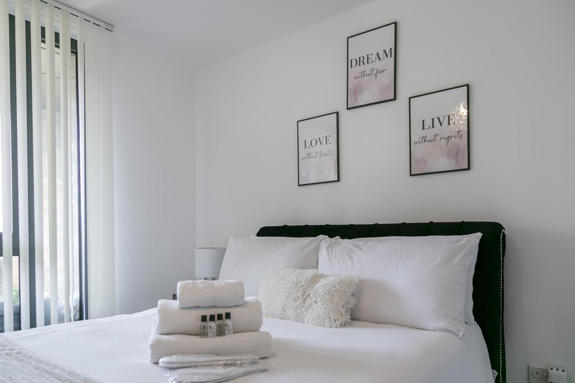 Greenwich Apartment With A River View & Balcony Near The 02 Arena & North Greenwich With Free Wifi & Fast Links Into Central London Bagian luar foto